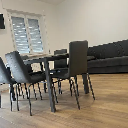 La Casa Dello Zio * ואסטו